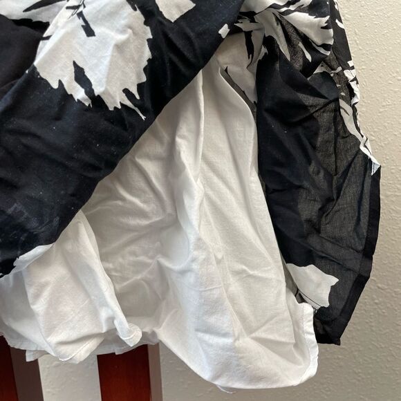 NWT Liz Claiborne Black and White Floral Midi Skirt Size 8 - Picture 3 of 7